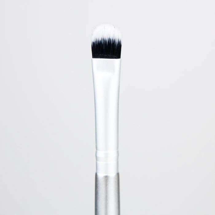 THE BALM Flat Eyeshadow Brush THE BALM Flat Eyeshadow Brush